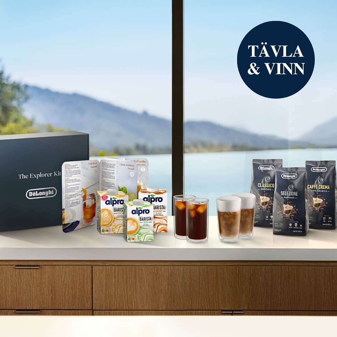 De'Longhi Sverigeのインスタグラム：「Ta chansen och var med i tävlingen om att vinna Explorer Kit!  Vi lottar ut kiten till tre lyckliga vinnare.  Explorer Kit inkluderar:   💙 3 paket De'Longhi kaffebönor  (Classico, Selezione och Caffè Crema), 💙 Mandel-, soja- och havredryck 💙 2 dubbelväggade glas för kalla drycker 💙 2 dubbelväggade glas för Cold Brew drycker 💙 En receptbok för att utöka din kreativa upplevelse  För att delta i tävlingen, gör såhär:  1. Följ IG-kontot @delonghisverige 2. Kommentera ditt favoritkaffe + tagga två vänner  Tävlingen är avslutad och vinnarna har kontaktats i DM.」