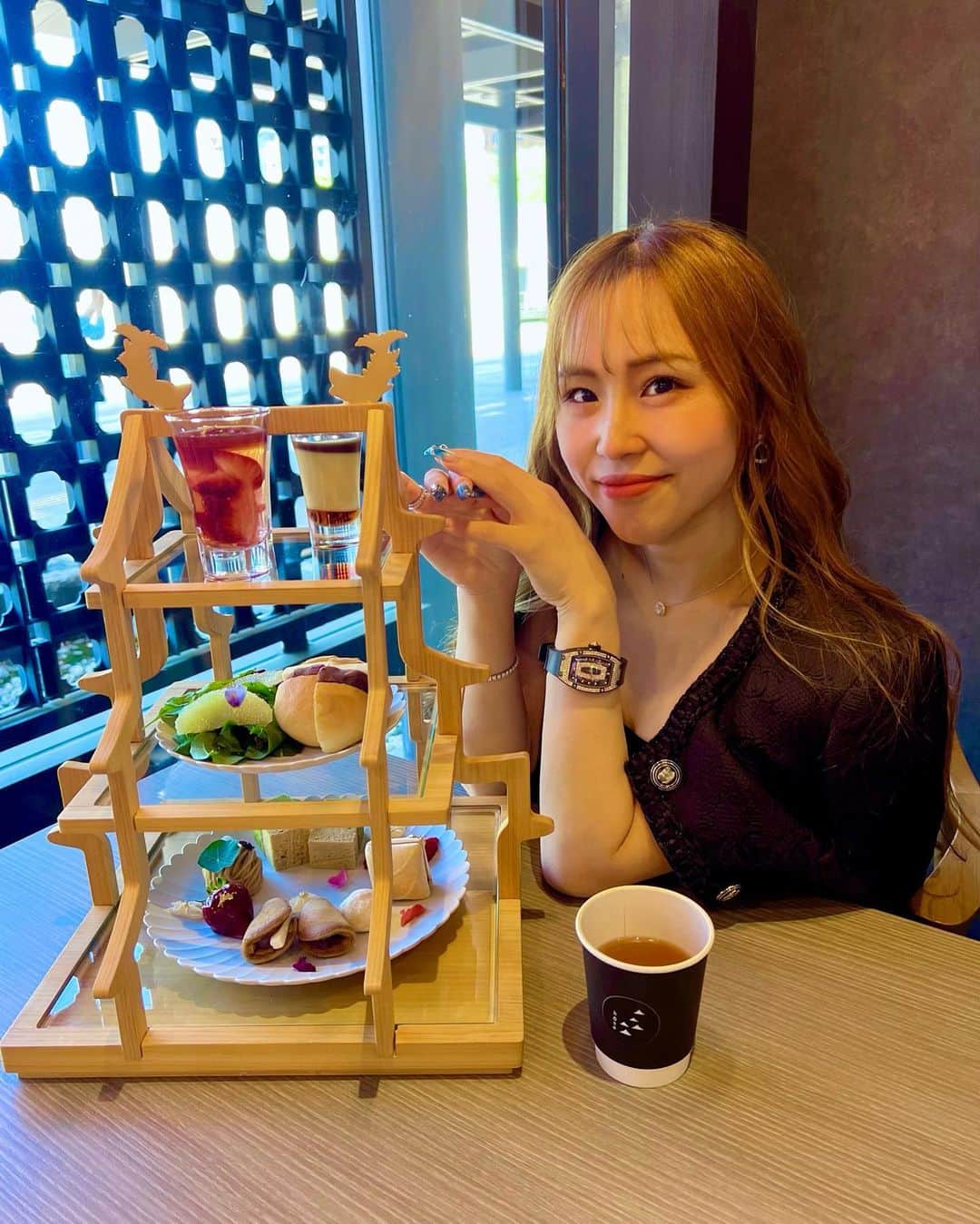 カリスマゆきちゃんのインスタグラム：「. . 📍 蓬左<hōsa>  和フタヌーンティー🫖  名古屋城をモチーフにしたオリジナルスタンド🏯  全てが和菓子になっているからペロリと完食💕 私は和菓子が大好きだから気に入っちゃった〜🍡  @hosa_nagoya  ___________________________ #蓬左hōsa #和フタヌーンティー #アフタヌーンティー #名古屋アフタヌーンティー #名古屋城 #名古屋カフェ #afternoontea #hosa」