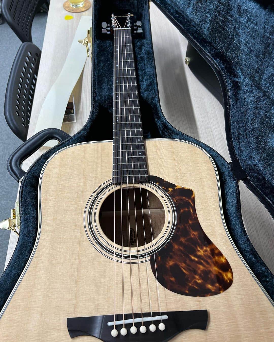 本間昭光のインスタグラム：「ずっと欲しかったマホガニー #MyNewGuitar #History」