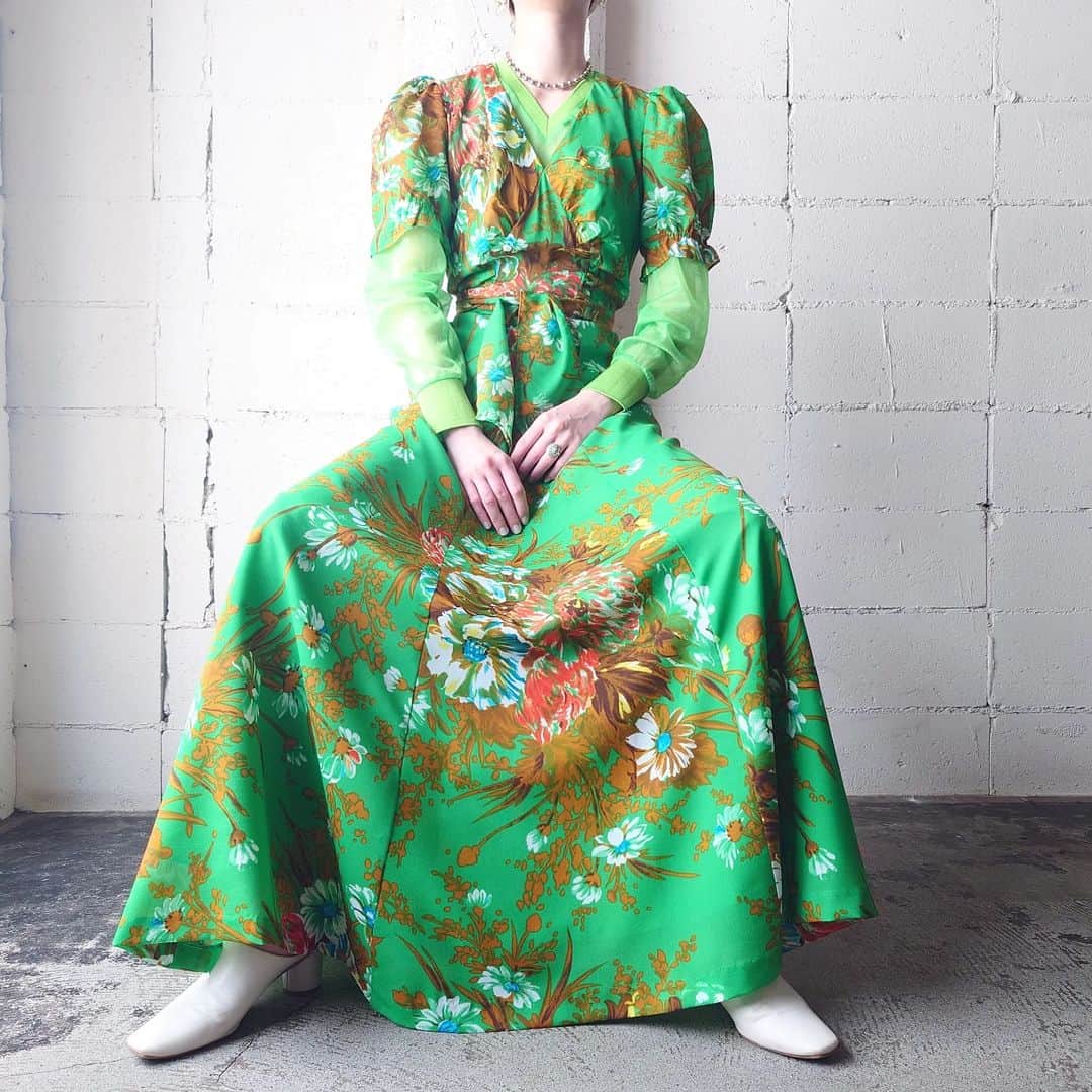 吉祥寺 古着屋 Orfeoのインスタグラム：「. ●1960~70's Vintage Pattern Dresses  #orfeo #kichijoji #tokyo #vintage #used #fashion #coordinate #outfit #オルフェオ #吉祥寺 #東京 #古着 #古着屋 #ヴィンテージ #レディース古着 #吉祥寺古着屋 #コーディネート . . . お問い合わせはインスタグラムのプロフィール掲載のメールアドレスにお願いいたします。コメント、DMでのお問い合わせは受け付けておりませんのでご了承ください。 店頭に出ていないONLINE SHOPの商品もご購入頂けます。気になる商品がございましたら店頭スタッフにお気軽にお声掛けください。」