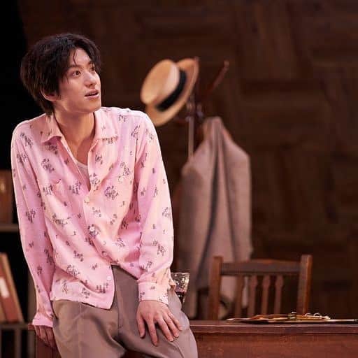 水田航生のインスタグラム：「「ブレイキング・ザ・コード」シアタートラムにて公演中でございます！！インスタさんまったく更新してなかった、、、今日からラスト週スタート！！23日まで公演は続きます！！ #ブレイキング・ザ・コード #シアタートラム」