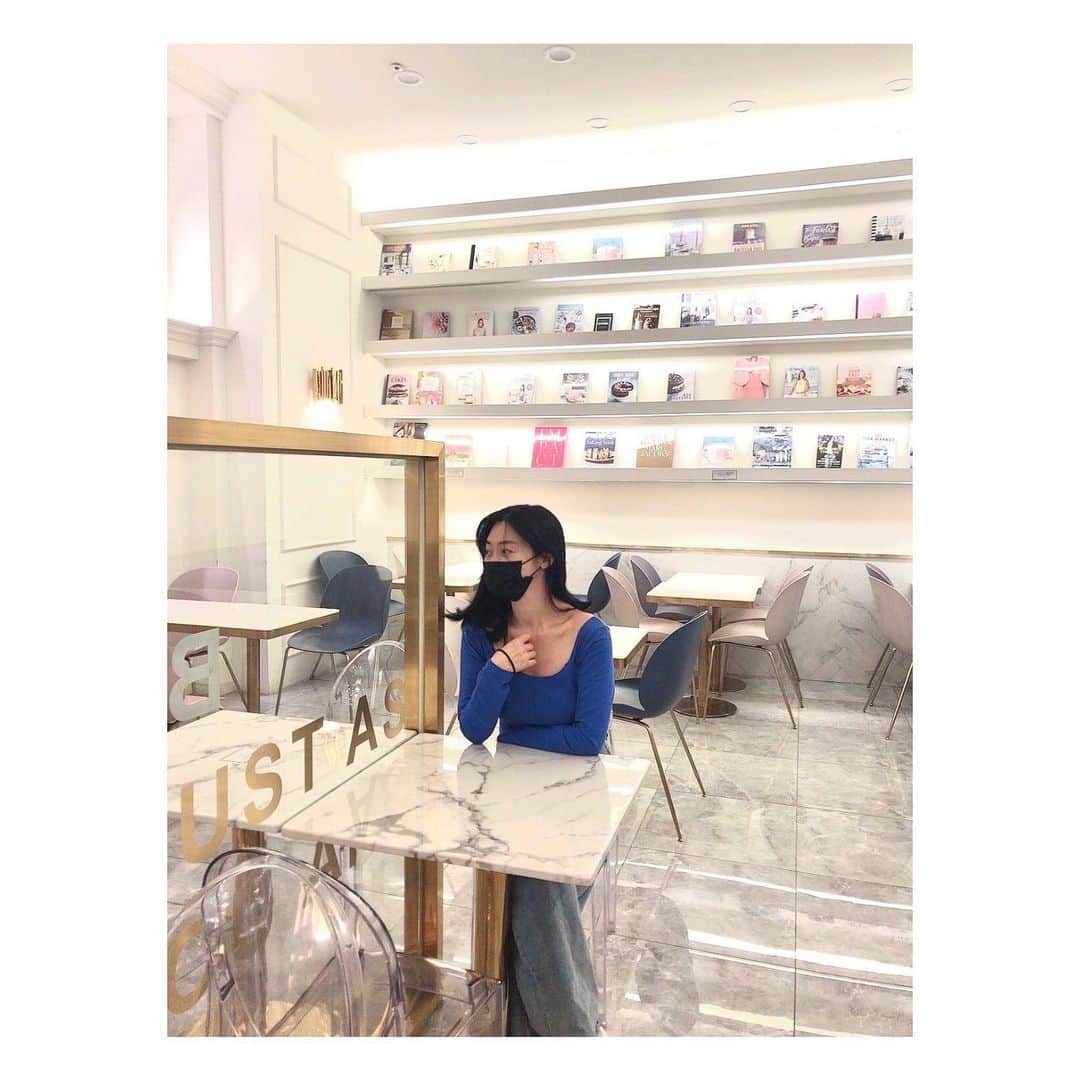 ユ・ジヨンさんのインスタグラム写真 - (ユ・ジヨンInstagram)「날은 흐리지만.. 기분만큼은  쨍한 하루 되시길…🙏  #연극면회 #오늘도면회하는날 #4회남았어요」4月18日 12時45分 - yujeeyujee