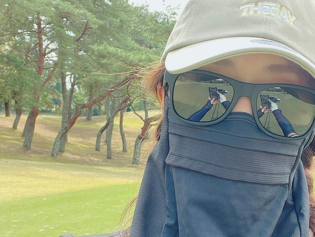 彼方茜香さんのインスタグラム写真 - (彼方茜香Instagram)「golf♥ 西日本釣り博でフィッティングした @dangshades_jp  のサングラスをかけて釣りじゃなくてgolf🕶⸒⸒ 目を守ることはほんとうに大切!! 釣り始めた頃知らなくて裸眼だったから「瞼裂斑(けんれつはん)」ぎみです。 だからサングラスは日中でも必須!! キャップも必須!! ネックガードも必須!! 皆さんも是非‪(っ ॑꒳ ॑c)  #saryngolf  #この数回110台  #目指せ90台」4月18日 12時58分 - serikaochikata