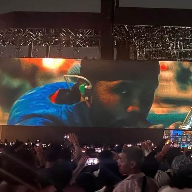 ジャスティン・ビーバーのインスタグラム：「I was blown away by Frank Oceans Coachella performance. His artistry is simply unmatched, his style, his taste, his voice, his attention to detail.. I was deeply moved. It made me want to keep going  and get better as an artist. He continues to set the bar high and gave me a night I will never forget! Thanks Frank.」
