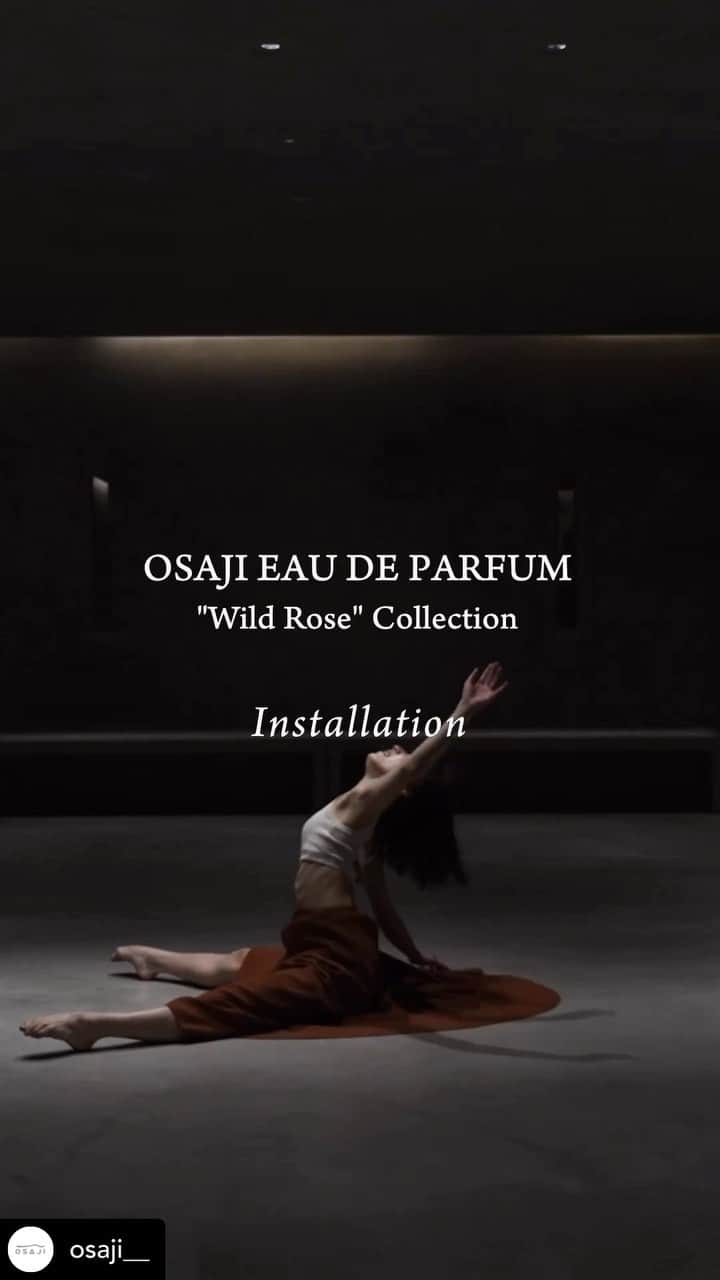 沖野俊太郎のインスタグラム：「沖野が音楽を担当いたしました♪🎹🙏  Posted @withregram • @osaji__ OSAJI  EAU DE PARFUM “Wild Rose” Collection  Installation  それはいつもそばにある。 開花する本能を体現する、 人生に寄り添う物語。  2023.03.31 オサジ  オードパルファム  全3種　50mL ¥17,600 tax in  -———  動画のフルバージョンはハイライト「parfum」、または以下のリンクよりご覧いただけます https://youtu.be/36mABXI8Rlc  【Dancer】 Rina Mizumura @rina_mizumura  Ryushin Ozawa @o__zawa__ryushin  ruri @ruriohno  【Choreograph】 Rina Mizumura 【Music】 Shuntaro Okino @oki_shun  【Hair&Make-up】 Aya Murakami @ayamurakami__  【Stylist】 Naomi Banba @naomi_banba  【Costume】 yuvae. @yuvae_official」