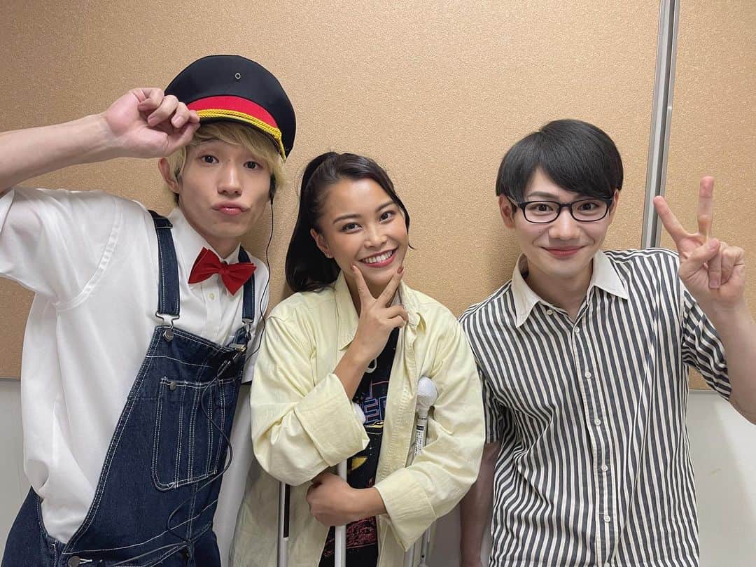 吉井香奈恵さんのインスタグラム写真 - (吉井香奈恵Instagram)「改めて舞台『猫と犬と約束の燈~2023編~』へ 足を運んでくださった皆様、配信見てくれていた皆様 ありがとうございましたっ🐾❤️❤️  約5.6年ぶり？の舞台 そして約10年ぶりくらいにギターを弾き 改めて挑戦させて頂けた事に感謝です💫  本番直前の場当たりの日に、足を怪我してしまい 演出を変えて松葉杖での登場になり 関係者の皆さん、キャストの皆さん、 お客様にはご心配おかけして本当にごめんなさい🥲  こんな大怪我初めてで大変な毎日ですが😂😂 無事舞台終えれた事にホッとしてます🥺  そして、キャストの皆さん めちゃくちゃ優しくて面白くて気さくで この仲間が大好きになりましたぁ〜🥹💕 みんなこれからも仲良くしてね🥹💖💖  また機会があれば舞台にも挑戦したいので オファーくださいっ！！！笑  その前に早く足治します😭✨✨✨  #吉井香奈恵 #かんちゃん #舞台 #猫犬2023 #ギター弾き語り」4月18日 13時12分 - yoshiikanae