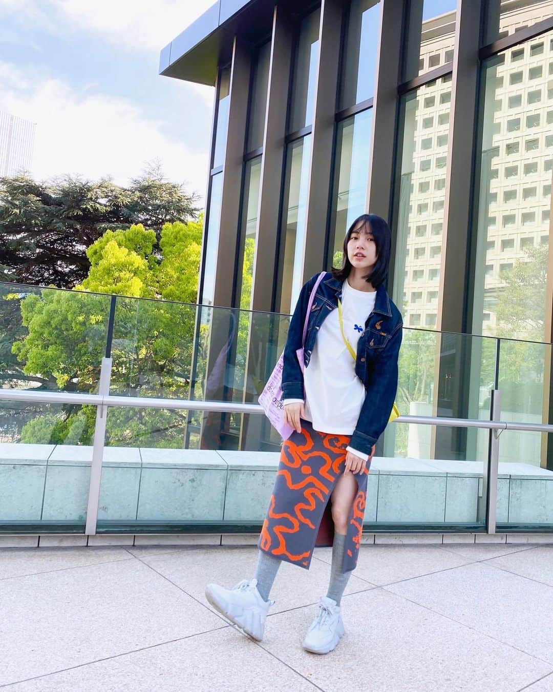 のインスタグラム：「昨日の私服。 Tシャツとスカートは CHAIのユウキさんが作ってるお洋服、YMYM🌞 可愛いー。すごく好き。 たくさん着る！」