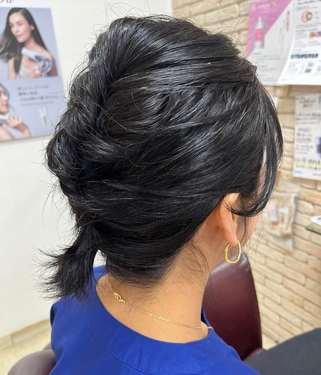 有働文子さんのインスタグラム写真 - (有働文子Instagram)「📹📹📹  アルファヘアー波崎店さん、いつもステキな髪型ありがとうございます👏  @alpha_hair_hasaki   2つ収録あるから、纏めちゃいましょーって✌️💫  また、ポーズ撮る時、笑いすぎた🤣 キメ顔が出来ない🥺➰  ⭐️ワンピース @eijikamata_fabrice  ⭐️ピアス  @kaoriiiii308   ♥♡♥♡♥ ⁡ #ootd #ワンピース #fabrice #ピアス #ori #銚子テレビキャスター  #銚子テレビ木曜キャスター  #銚子テレビニュース  #CATVニュース #銚子テレビ #スタジオのお花は #花清 #フリーアナウンサー #アナウンサー #地域ニュース #キャスター #衣装提供 #衣装リース #婦人服」4月18日 13時43分 - udou_fumiko