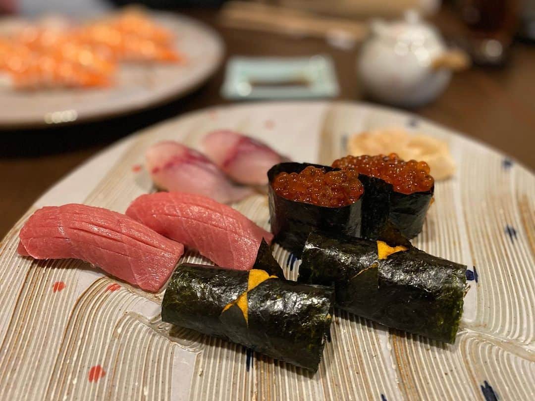 大沢文也さんのインスタグラム写真 - (大沢文也Instagram)「別府で食べた美味しいお寿司屋さん🍣 @ichihara.106 さんご馳走様でした(^^)  #寿司 #スシ #🍣 #中トロ #いくら #うに #とろ#梅しそ #馬刺し #別府」4月18日 14時09分 - fumifumi_k1