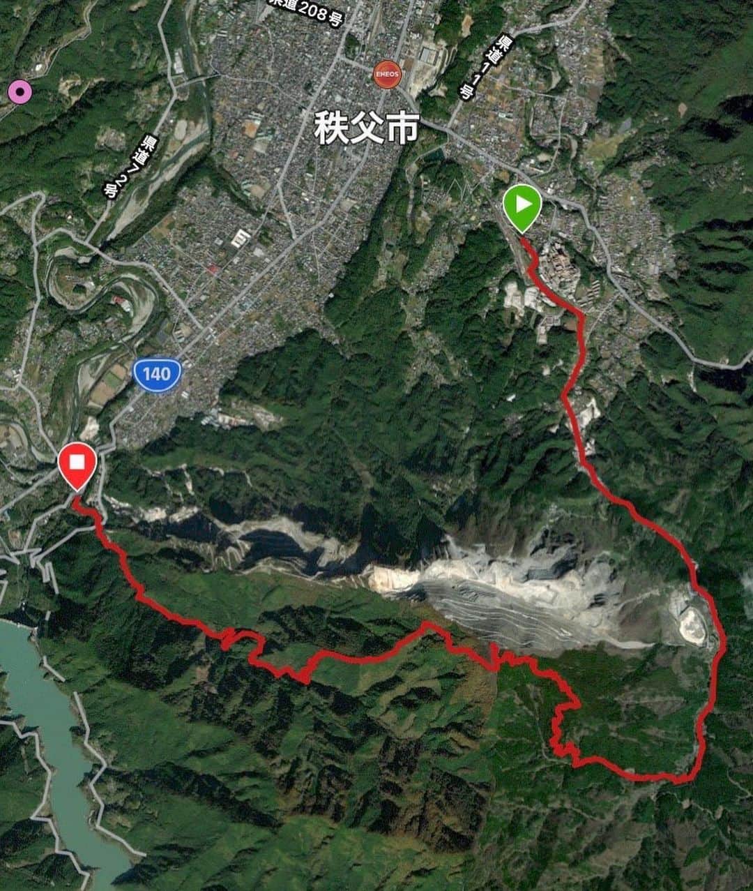 kainatsuさんのインスタグラム写真 - (kainatsuInstagram)「うしろのかっちょいい山に登ってきたよ！  秩父・武甲山 標高1,304m⛰  おつかれさまでした！！！  登る前から少し右足の付け根に痛みがあってどうかなーと思ってたら、ほとんど気にならず休憩もまったくせず登頂できた！ でも下山してアスファルト歩き出したら激痛🤣 アドレナリン出てただけみたいw  でも総じて楽しい登山でした🙌」4月18日 14時40分 - natsugram_life