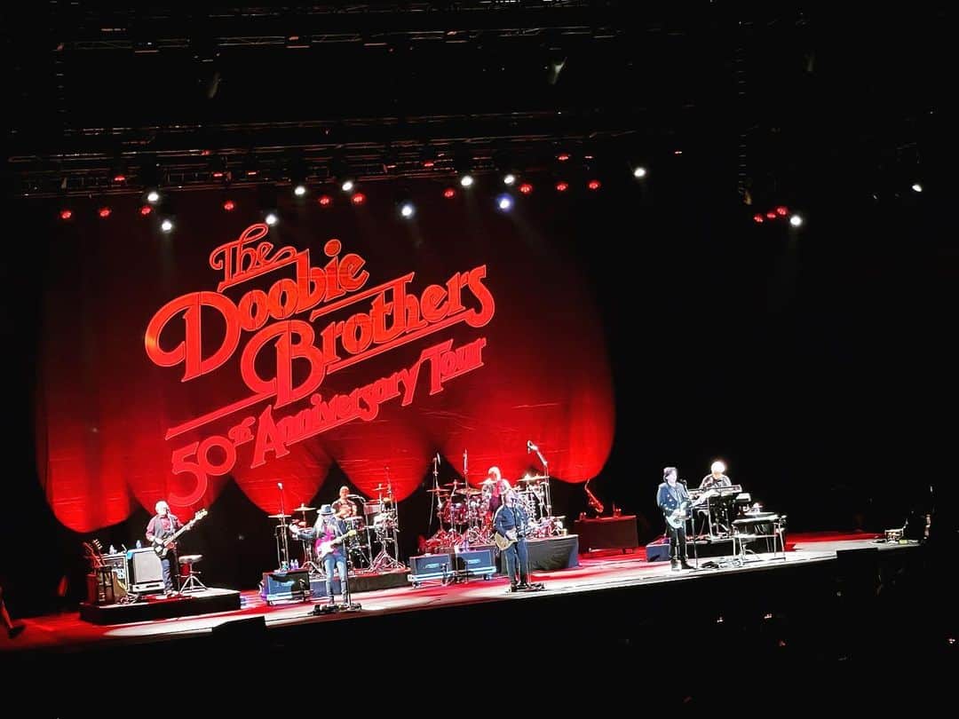 のインスタグラム：「The  Doobie  Brothers 観に行きました✨  DISCOのフロアで、よく流れていた 曲を生歌で聴いてしまった🥹♪  なつかしいビートに感動でした♪ ⁽⁽٩(๑˃̶͈̀ ᗨ ˂̶͈́)۶⁾⁾✨」