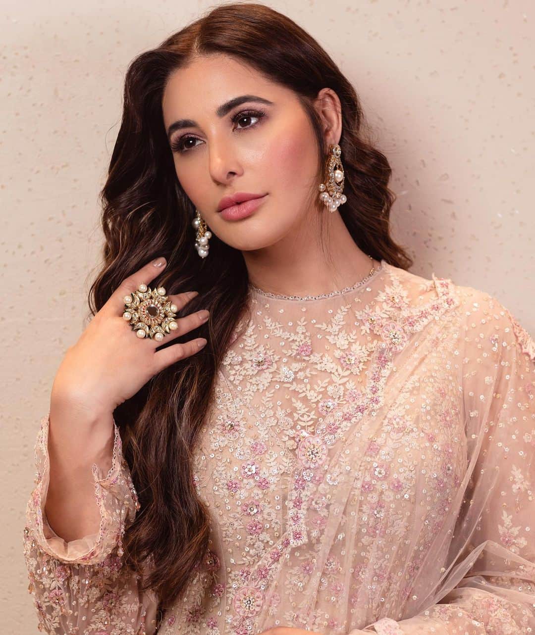 Nargis Fakhri さんのインスタグラム写真 - (Nargis Fakhri Instagram)「Be an angel to someone else when ever you can, as a way of thanking God for the help your angels have given you ! 👼 💜  . . . . . Manager @mahakbrahmawar  Hair @shefali_hairstylist.81  Mua @makeup.yasmin  Outfit : @taruntahiliani  Shoes : @paioshoes  Jewellery : @karishma.joolry  Photographer : @thetiltedlens  Styling @eshaamiin1  Spot Umesh」4月18日 14時42分 - nargisfakhri