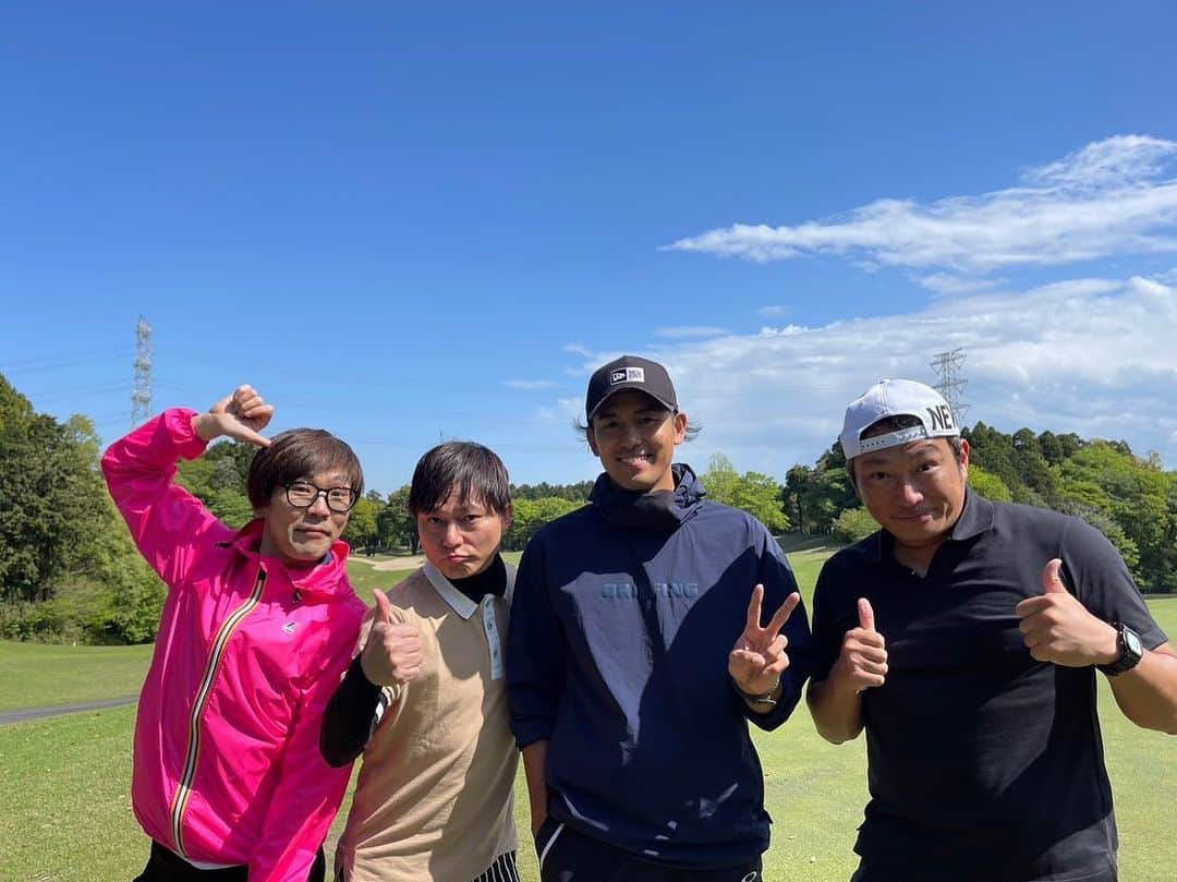 永島知洋さんのインスタグラム写真 - (永島知洋Instagram)「Kくんと！ なんとゴルフへ。。。 いつものおさむと 元オテンキの江波戸も。 江波戸も久々で元気すぎました。 Kくんはゴルフのプレーも全てがかっこよかったです。 楽しかった。 #永島知洋 #k  #江波戸邦昌 #中川おさむ #ゴルフ #ゴルフ日和」4月18日 14時46分 - tomohiro.nagashima