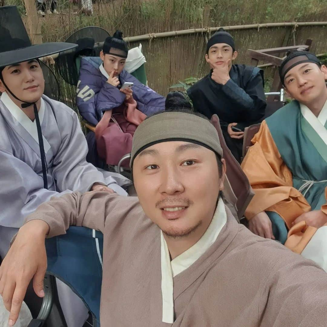 キム・ギドゥさんのインスタグラム写真 - (キム・ギドゥInstagram)「#tvn #청춘월담  #비하인드스토리 #촬영현장 #우리들 💕  #박형식 #전소니 #표예진 #윤종석 #이태선 #김기두 #이민지 #허원서 😍😍😍」4月18日 14時51分 - rlarlen0909