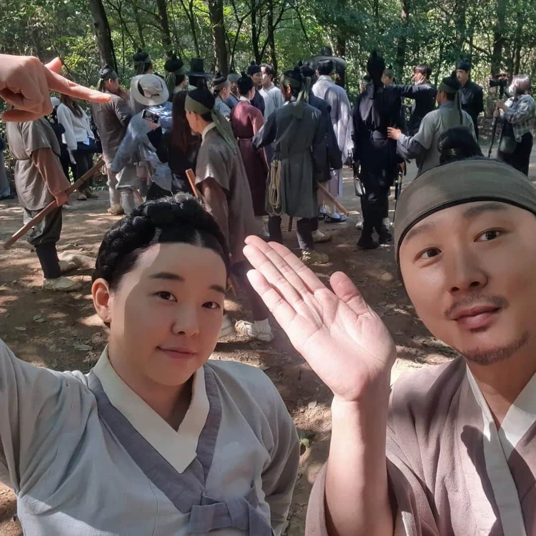 キム・ギドゥさんのインスタグラム写真 - (キム・ギドゥInstagram)「#tvn #청춘월담  #비하인드스토리 #촬영현장 #우리들 💕  #박형식 #전소니 #표예진 #윤종석 #이태선 #김기두 #이민지 #허원서 😍😍😍」4月18日 14時51分 - rlarlen0909