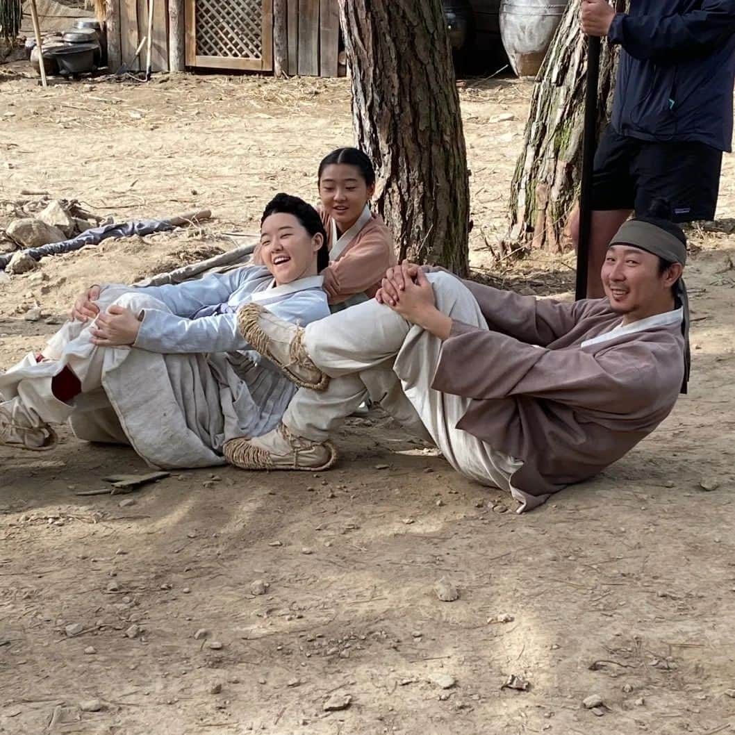 キム・ギドゥさんのインスタグラム写真 - (キム・ギドゥInstagram)「#tvn #청춘월담  #비하인드스토리 #촬영현장 #우리들 💕  #박형식 #전소니 #표예진 #윤종석 #이태선 #김기두 #이민지 #허원서 😍😍😍」4月18日 14時51分 - rlarlen0909