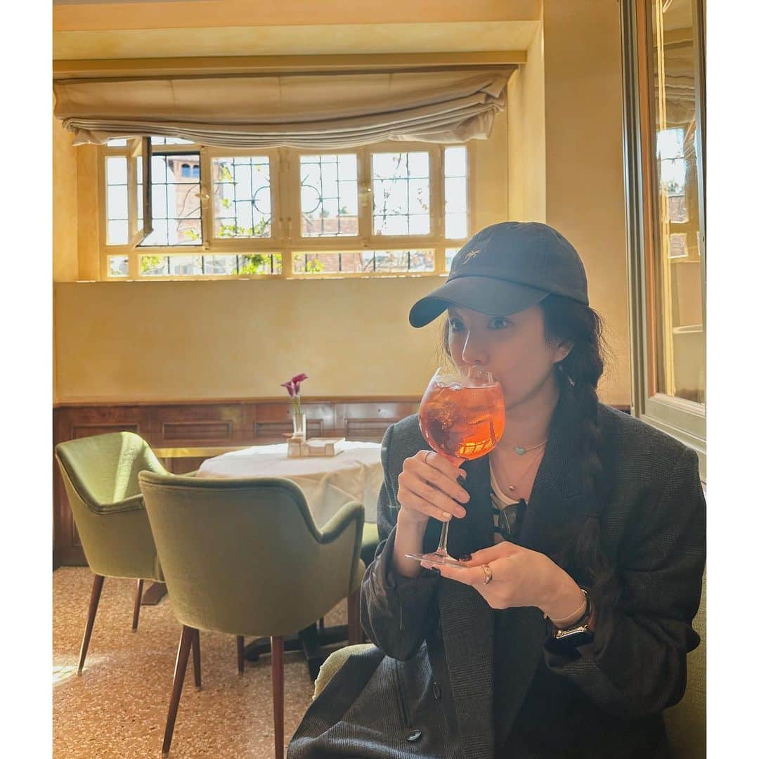 チョン・リョウォンのインスタグラム：「. strolling around in day three- 난 저 마지막 사진 가로등이 너무 구엽드라구」