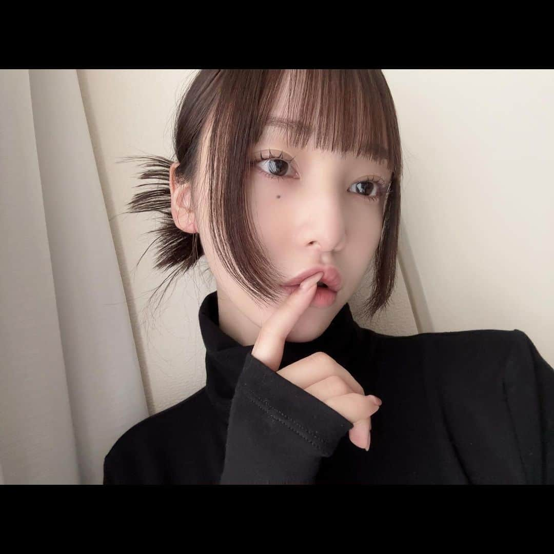 山田愛奈さんのインスタグラム写真 - (山田愛奈Instagram)「.  薄手のトップスと春ジャケットみたいな 組み合わせばっかり着てる🌷🌸  恵比寿店に移ってからの初眉メンテも︎ ̖́- 毎回熟睡しちゃうんだけど 今回漫画でしか見た事ない起き方して🤣 本当しばらくサナさんとじわじわ つぼって笑い止まらなくなりました💥 あ〜おもしろっい。  My first eyebrow maintenance since  I moved to Ebisu shop is also ︎ I fall asleep every time I woke up in a way that I've only seen in cartoons For a while, Sana and I I couldn't stop laughing Oh, it's fun.」4月18日 15時01分 - aina_yama