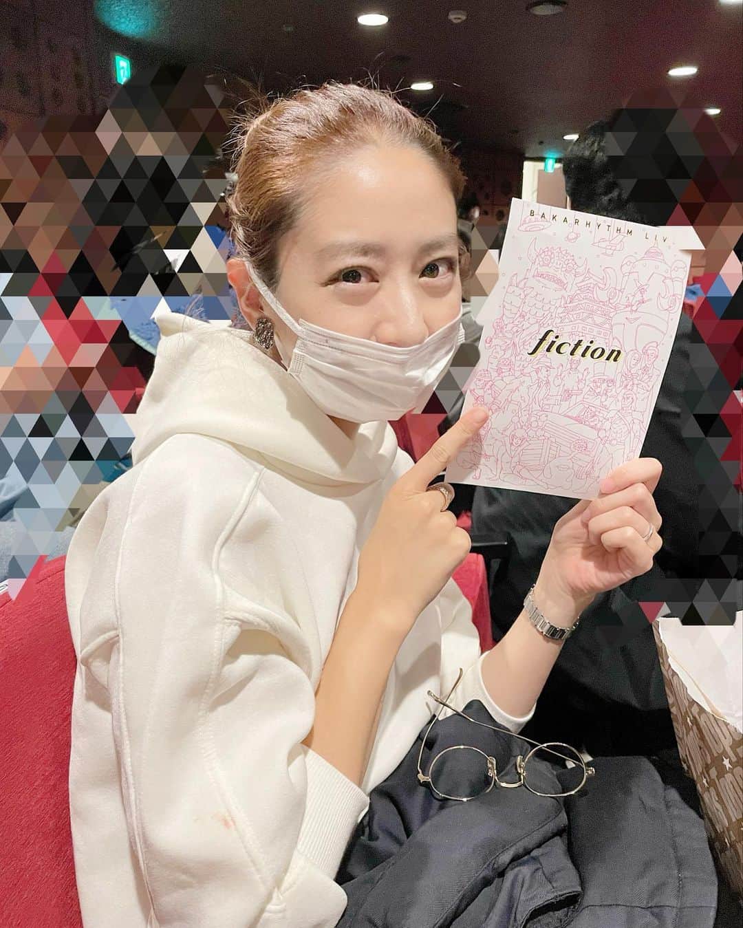 中田あすみのインスタグラム：「先日、バカリズム升野さんのライブにお邪魔しました！ やっぱ升野さん天才だ…！✨ めちゃくちゃ面白かったです！！ アーカイブ配信が5/7まであるそうなので皆様ぜひ！  #fiction #バカリズム #面白かった」
