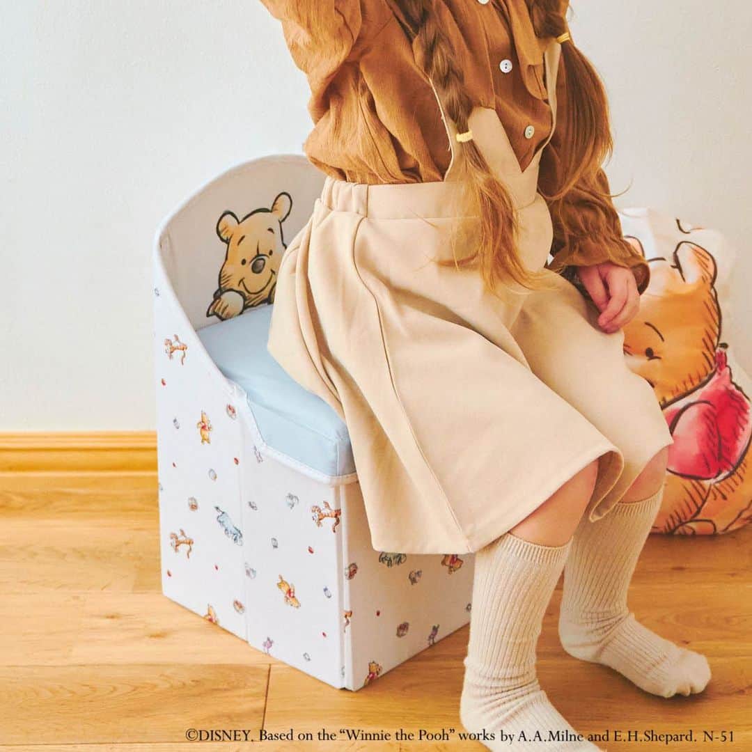 salut!さんのインスタグラム写真 - (salut!Instagram)「その他の投稿⇨ @salut_shop ⁡ ･･････ 『Winnie the Pooh (くまのプーさん)』の 限定アイテム発売決定！ ･･････ ⁡ サリュでは、世代を超えて愛される 「くまのプーさん」の限定アイテム第二弾を 4月25日（火）よりsalut!全店とsalut!公式通販サイト 「PAL CLOSET（パルクローゼット）」で発売します。 ⁡ 第二弾はピクニックアイテムとなり 優しい手書きタッチのキャラクターイラストと ほっこり癒される絵本の世界観をお届けします。 ⁡ 第一弾発売日：2023.4.11（火）〜発売中 第二弾発売日：2023.4.25（火） ⁡ ※salut!公式通販サイト 「PAL CLOSET（パルクローゼット）」では AM10:00～発売開始 ⁡ ※salut!全店では各店舗オープン時より発売開始致します。  ※宇都宮インターパークビレッジ店、仙台泉パークタウンタピオ店にも入荷がございます。 ⁡ ※こちらの限定アイテムは各商品、 各色1会計につき5個までの個数制限がございます。 予めご了承ください。 ⁡ ⁡ 詳しい商品詳細は @salut_shop  からご覧ください。 ⁡  さらに、発売日前日には @salut_shop  にて 限定アイテム紹介のインスタライブも開催決定⸜꙳⸝ ⁡ ピクニックアイテムインスタライブ 4/24(月)19:00スタート ⁡ ぜひお買い物の参考にしてくださいね𓇢 ⁡ ─────────── ⁡ 公式通販サイトは @salut_shop ꙳トップページURLよりご確認下さいませ𓍯 ⁡ ─────────── #くまのプーさん #プーさん #プーさん大好き #プーさんグッズ  #プーさん好きな人と繋がりたい  #サリュ #salut #まいにちインテリア #インテリア雑貨 #雑貨店 #雑貨屋 #ピクニック #子供部屋 #子供部屋作り #子供部屋インテリア #収納 #ブランケット #マルチクロス #ピクニックアイテム #おしゃピク  #レジャーシート #保冷バッグ #限定 #限定アイテム #限定商品 #お知らせ #告知」4月18日 18時00分 - salut_shop