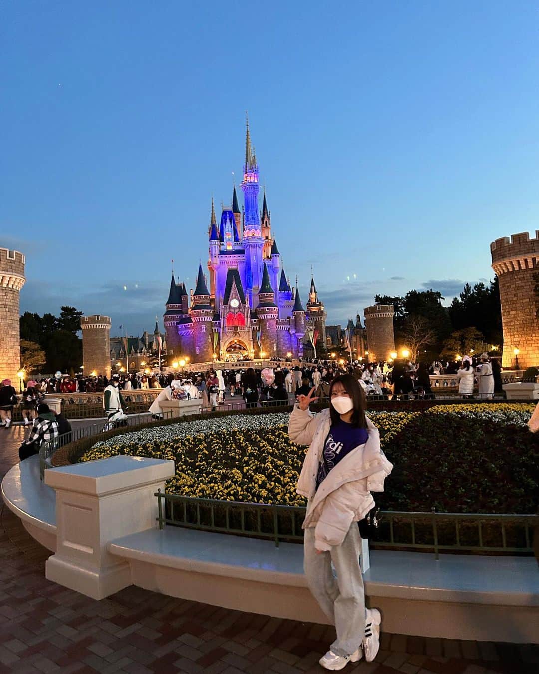 愛咲りりのインスタグラム：「✌🏻  #tokyodisneyland #disney #japan #korea」