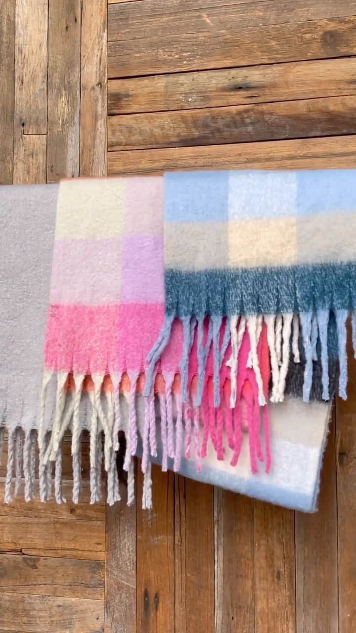 COTTON ONのインスタグラム：「PSA: 30% OFF your winter companion: The 🔎 Phoebe Brushed Tassel Scarf 🧡💗 #MyCottonOn @rubi_anz」