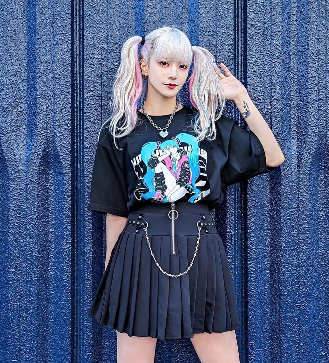 ゆえるさんのインスタグラム写真 - (ゆえるInstagram)「⛓💚⛓  #服好きな人と繋がりたい #初音ミク × #リッスンフレーバー  #メイク #アイドル #コスプレイヤー #被写体 #角色扮演 #闇属性  #サブカル #ハイトーンカラー #派手髪 #原宿  #fashion #harajuku #listenflavor #kawaii #cyberkawaii #japanesegirl #japanesecosplay #japanesecosplayer #anime #photography #snapgram #vocaloid  #follw #followｍe #idol #artist #model」4月18日 21時00分 - baby8devil