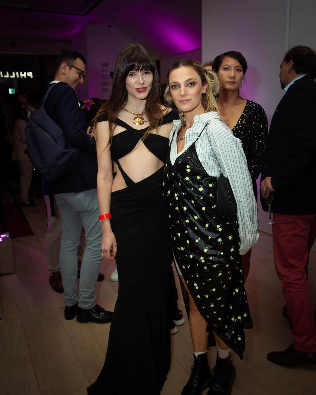 RJMStyleさんのインスタグラム写真 - (RJMStyleInstagram)「LATELY🥳🤩❤️  1-2) #dragoni x #phillipsauction party during #artbaselhongkong  3-4) Charity ball #grandhyatt  5) @awethenticgallery @awethenticlabs dinner during #artbasel  6) The afterparty for @awethenticstudio creative direction by @seanleedavies  7) An incredible afternoon @rosewoodhongkong learning all about truffle. Thank you for having me @purplepr  8) @marcomchan preview at #upperhouse getting measured for a special dress to wear to a wedding.  9) Natural Bisse launched a new Diamond Luminous collection.  Dual performance of brightening + anti-aging. Available at Pacific Place Flagship, JOYCE Beauty and also SOGO pop-up store @naturabisse @naturabisseflagshiphk #luminous #naturabisse  10) My husbands birthday dinner at #sohohouse」4月18日 15時30分 - rjmstyle