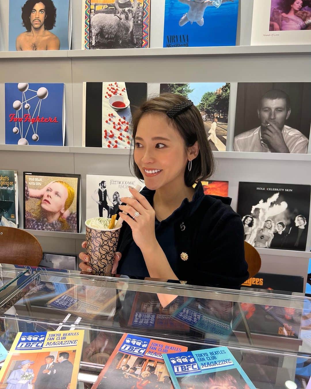 Risako Yamamotoさんのインスタグラム写真 - (Risako YamamotoInstagram)「髪を久しぶりにバッサリ切りました♡ 短くなったヘアアレンジを楽しもうと最近リニューアルした梅田阪急のaccaへ☺︎  昔からロングヘアの時も @acca.hd のヘアクリップが好きで、今回はミニサイズを迎えました♡ バレッタで前髪をとめるstyleもお気に入りです😉♥︎  acca30周年のデザインも可愛かった！♥︎  #acca#アッカ#ヘアアクセサリー#梅田阪急#カチューシャ#ヘアクリップ #バレッタ#ヘアアレンジ#シュシュ#簡単ヘアアレンジ」4月18日 15時46分 - risako_yamamoto