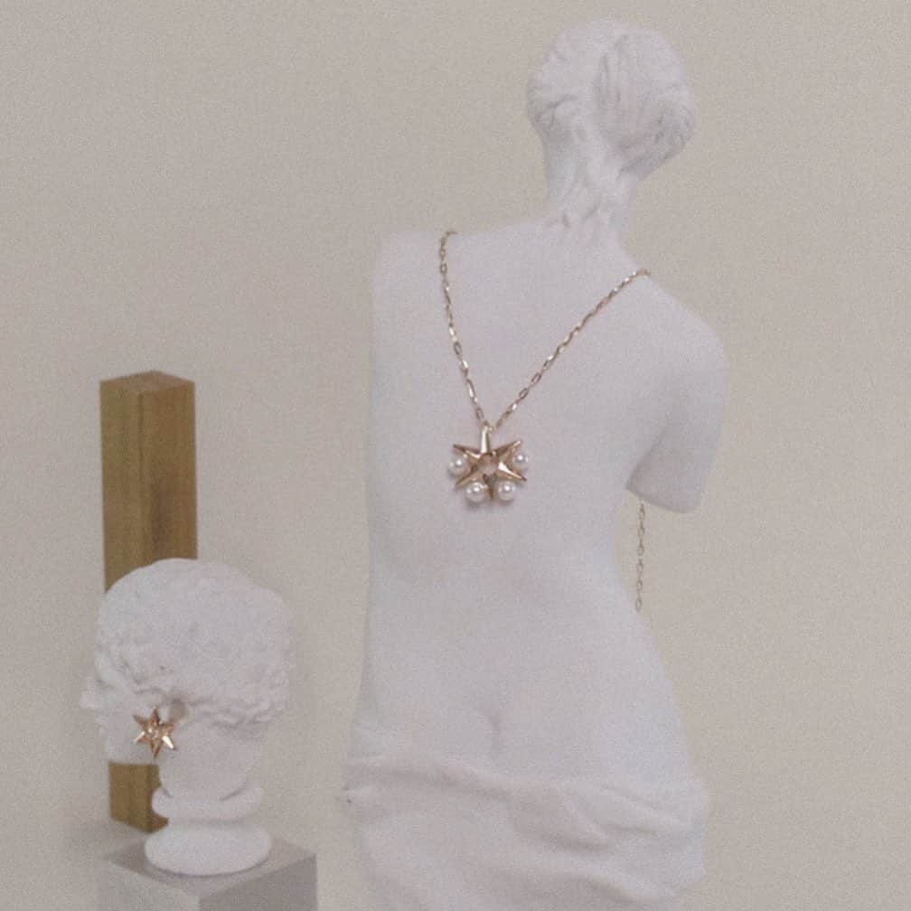 のインスタグラム：「人気のパールは人とかぶらないデザインで個性を出して♪  #pearl #パール #pearlnecklace #パールネックレス #パールジュエリー #madeinjapan #gold #ゴールド #ootd #jewelry #ジュエリー #スタージュエリーガール #STARJEWELRYGIRL」