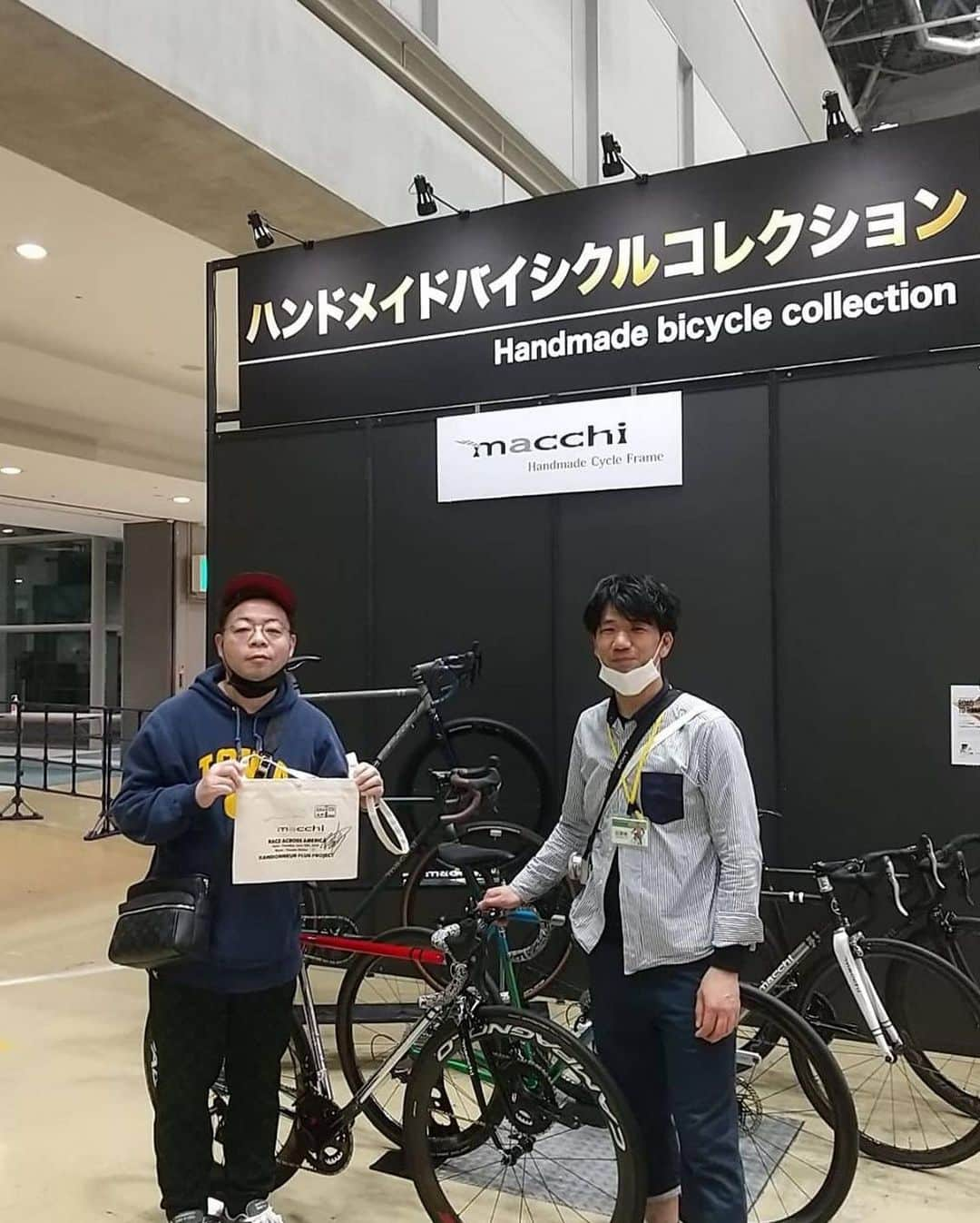 西澤裕介さんのインスタグラム写真 - (西澤裕介Instagram)「岸です。 先日のCYCLE MODE TOKYO2023 #マッキサイクルズ #ロードバイク #同級生 #東京ビッグサイト #岸大介 #太秦の空き時間 #何してますのん」4月18日 16時03分 - uzumasano.akijikan