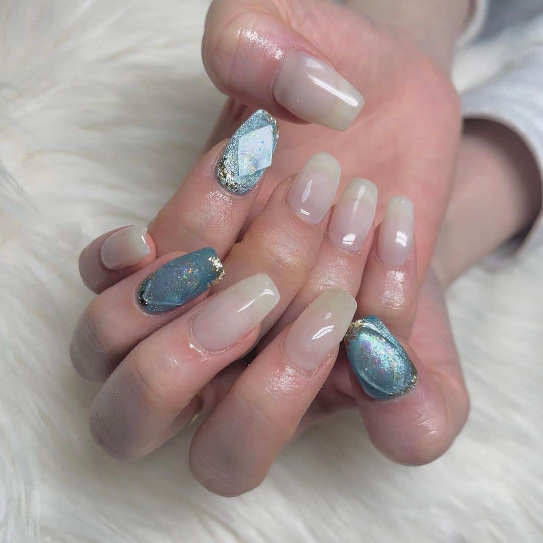 のインスタグラム：「宝石ネイル💎💅⠀ ⠀ ⠀  ⠀ #宝石ネイル #jewelry #jewelrynails  #美容 #ネイル #東京ネイルサロン #自爪ネイル #blue  ⠀  #naturalmakeup #makeup #model #モデル #いいねした人で気になった人フォロー #Japan  #撮影モデル #goodmorning  #portrait #photography #ポートレートモデル #ファインダー越しの私の世界 #hairstyle  #清楚系女子 #写真好きな人と繋がりたい  #beauty#いいね返し #selfie」