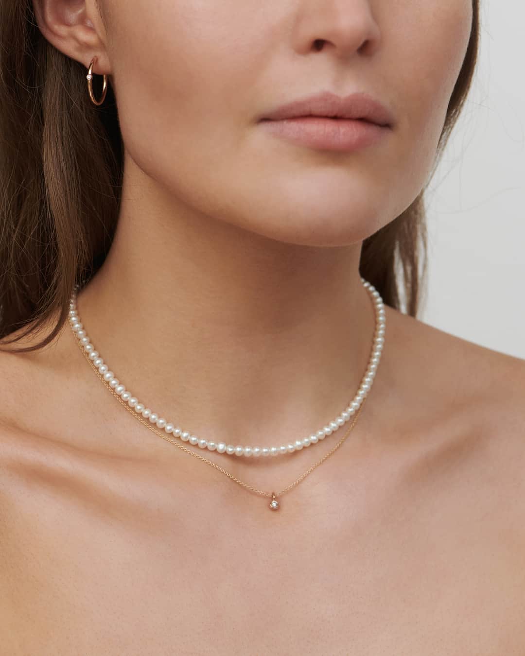 ジュリーサンドラゥのインスタグラム：「A beautiful mix of pearls and 14 karat gold ✨​​​​​​​​​  Swipe to see the jewelry.  #juliesandlau」