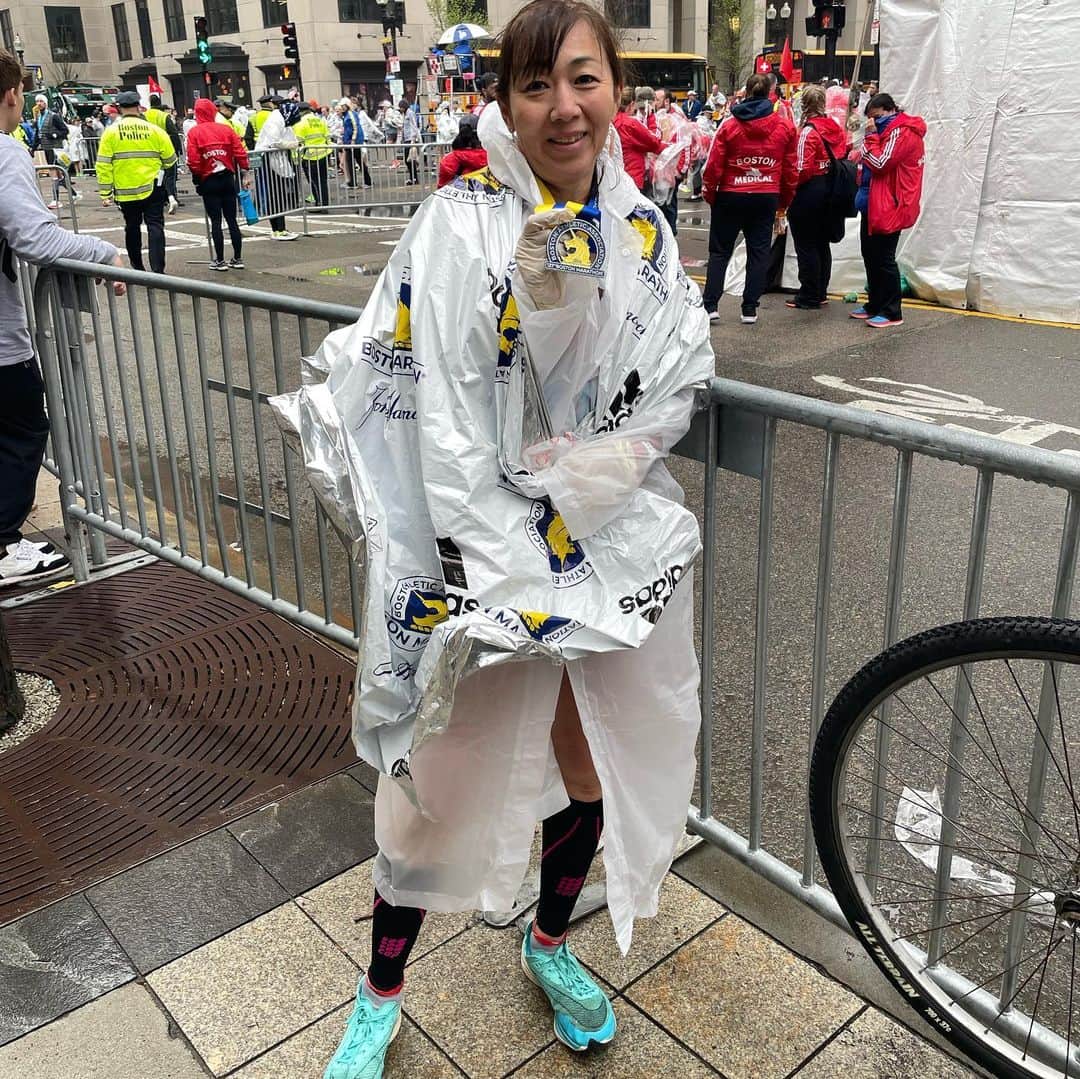 飯島寛子さんのインスタグラム写真 - (飯島寛子Instagram)「Boston Marathon 2023! 無事に完走できました。3時間47分59秒！  Honolulu Marathon 2021で参加資格を得て、2022年9月にエントリー。 そこから始まり、少しづつ準備してこの日を迎えました。 一緒に練習してくれた仲間、応援してくれた方、家族、祈りのサポートがあったから、この舞台にたつことができました。 そして、マラソンの主催者ボランティアの方々、ありがとうございました。  また、マラソンを通して多くの出逢いもあり、気づきもあり、たくさんの事を学びました。 @bostonmarathon  #bostonmarathon  #ボストンマラソン2023 #ランナー」4月18日 16時08分 - hirokoiijima