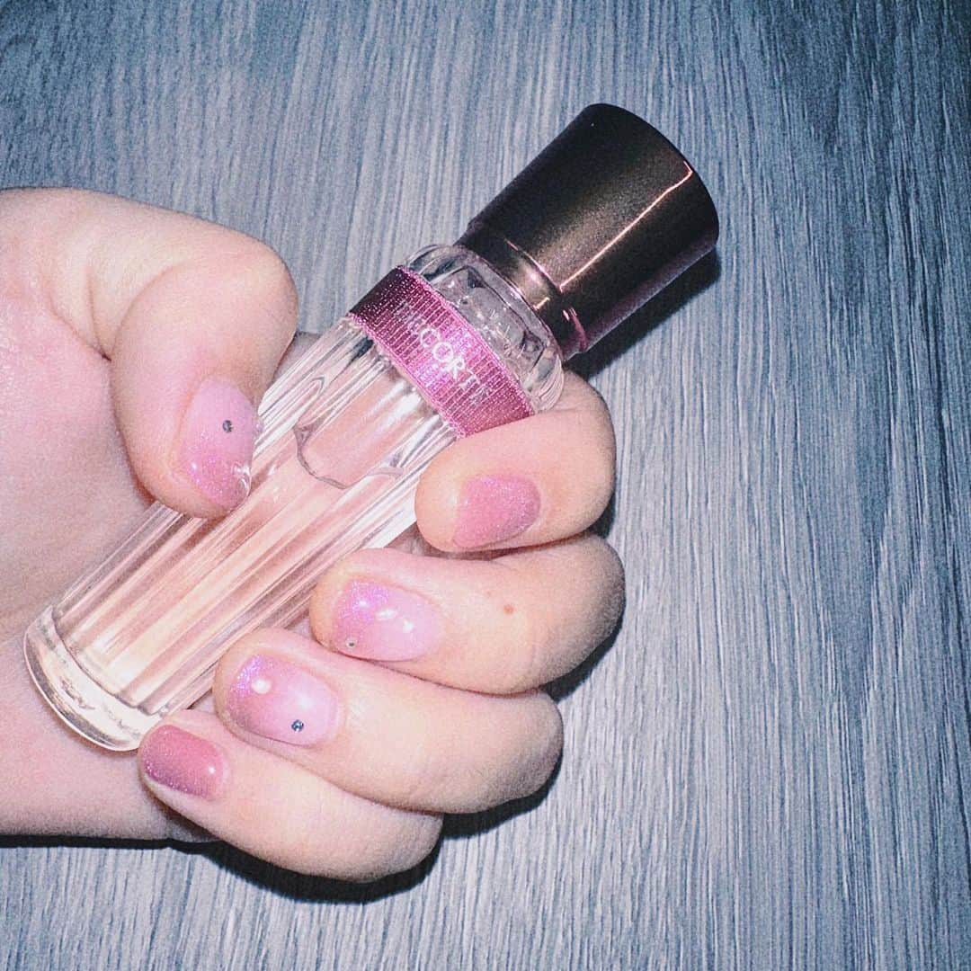 Ryokoのインスタグラム：「#newnail #cosmedecorte #ryokonail」