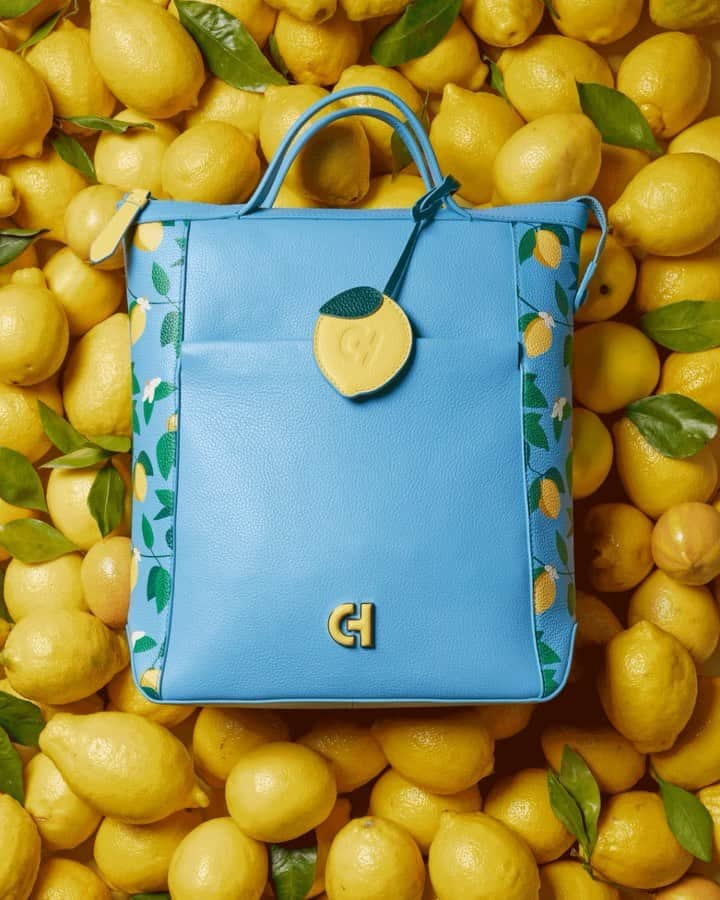 Cole Haanのインスタグラム：「The Lemon-Print Collection—so fresh, so bright, so zesty. Pssst...Mother's Day is right around the corner. Why not pick her up something sweet?」