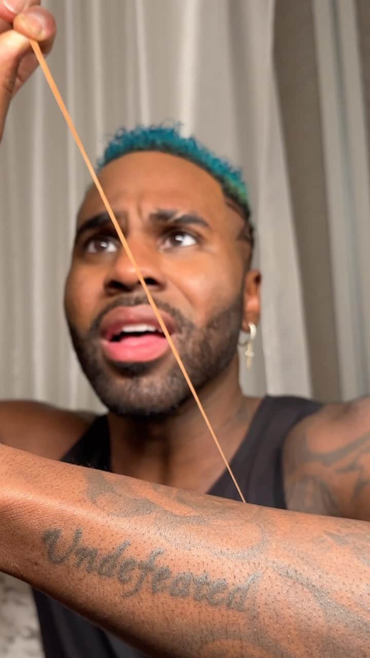 ジェイソン・デルーロのインスタグラム：「Cause of Death: Hangnail 💀  @realestmannyfresh」