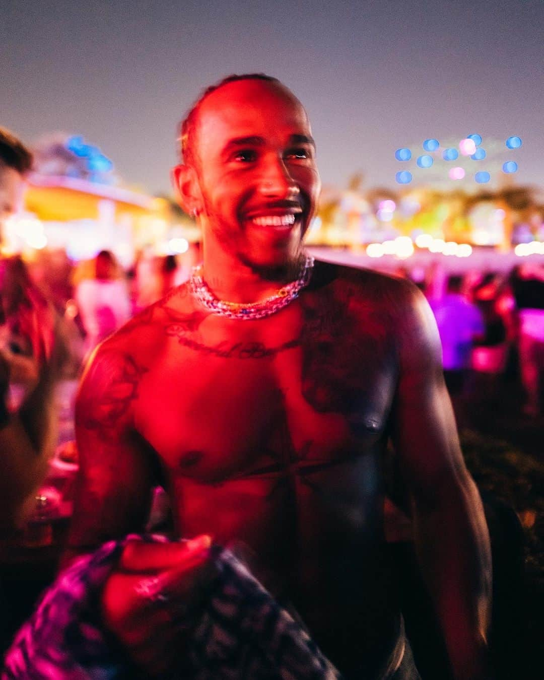 ルイス・ハミルトンさんのインスタグラム写真 - (ルイス・ハミルトンInstagram)「Nights.」4月19日 1時58分 - lewishamilton