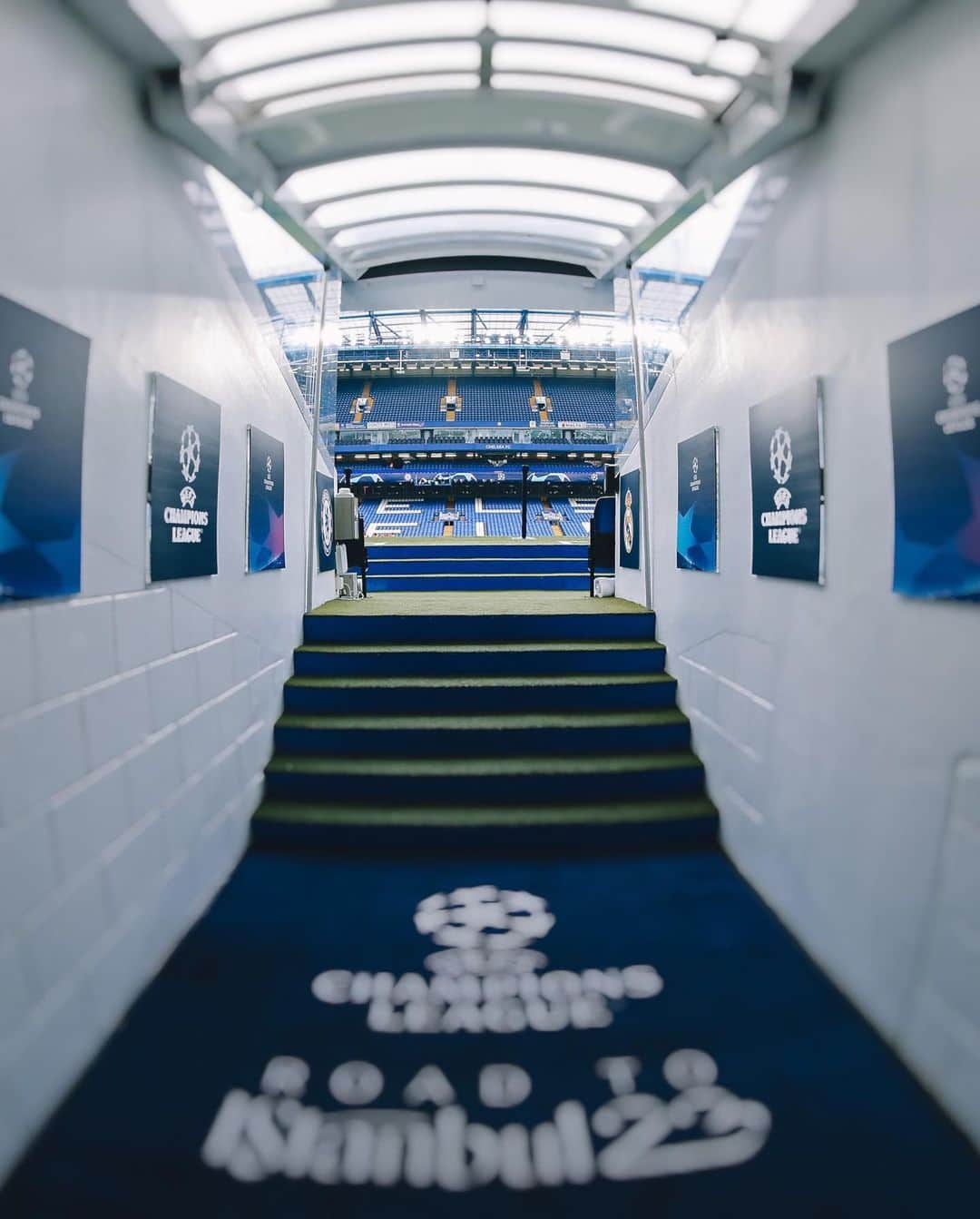 チェルシーFCさんのインスタグラム写真 - (チェルシーFCInstagram)「Big night ahead. 👊 #UCL」4月19日 1時56分 - chelseafc