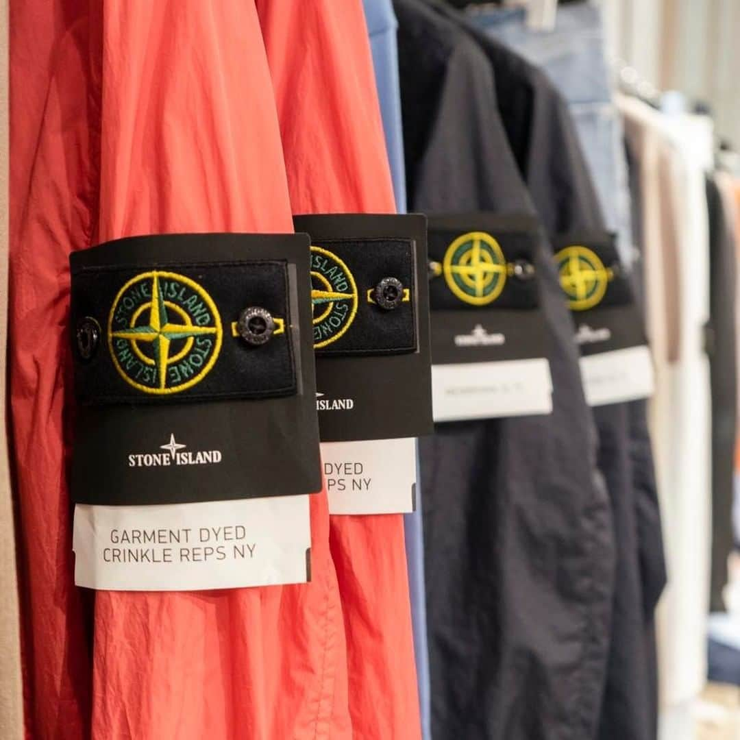 マッシモレベッキさんのインスタグラム写真 - (マッシモレベッキInstagram)「The new Stone Island spring/summer jackets have been specially made to protect you from the fresh spring breeze and at the same time not to let you get too hot. 🌤️  You can find them in our store or on our online shop !   #fashion #style #fashionblogger #instafashion #fashionable #moda #outfit #outfitoftheday #photooftheday #fashionaddict #model #streetstyle #picoftheday #styleblogger #fashionpost #fashiondiaries #italy #photography #fashionweek #shopping #stylish #stoneisland #jacket #summer #viareggio #brand #shirtstyle #outlet #igdaily」4月19日 2時00分 - velamassimorebecchiviareggio