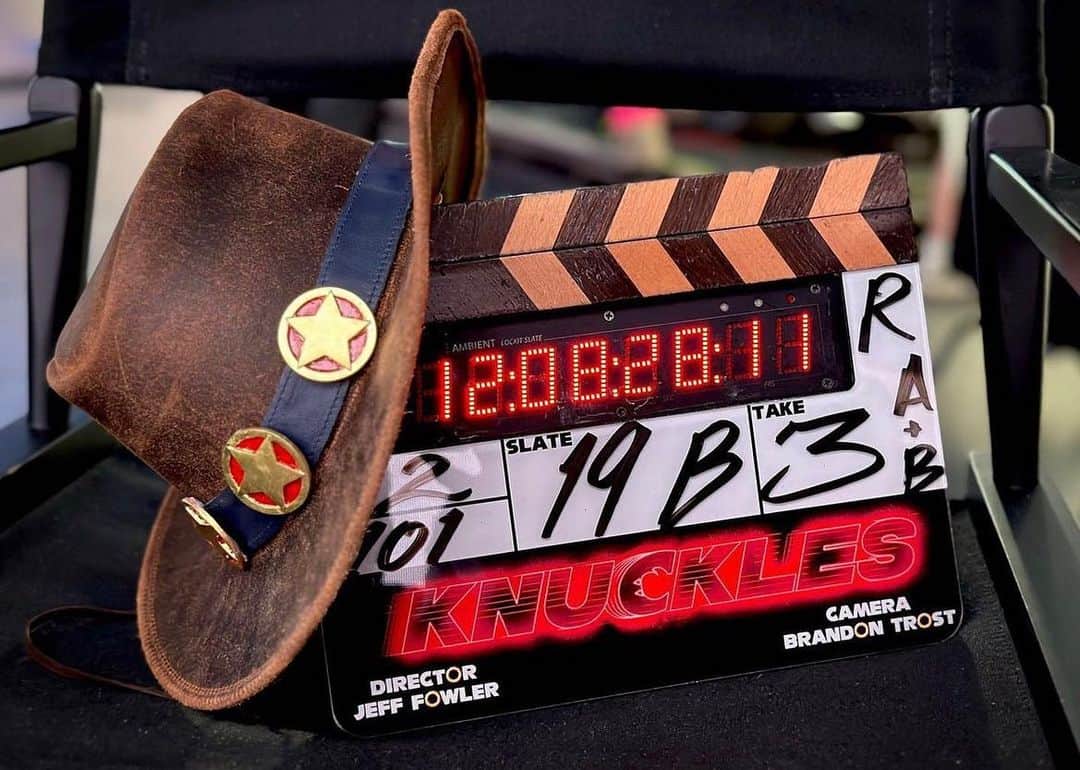 イドリス・エルバのインスタグラム：「Knuckles has always had that main character energy.  The #SonicMovie spin-off series loading….  Hold tight 🌪️🌪️🌪️」