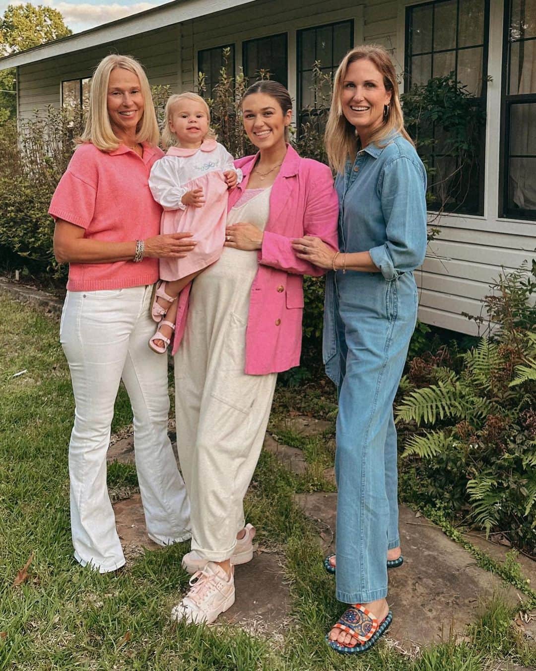 コリー・ロバートソンのインスタグラム：「Sweetest little “sprinkle” for Haven Belle filled with so much love, joy, intention and sweet anticipation for her arrival! I hope she’s ready for all of this love 🤗🥰🥹😍🥳」