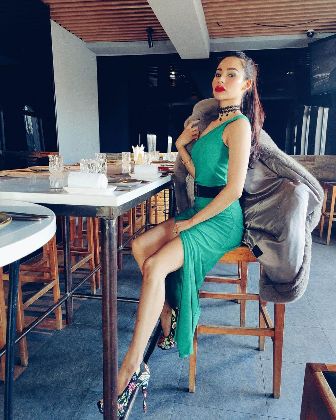 April Imanさんのインスタグラム写真 - (April ImanInstagram)「👗💚🍀 . . . . #apriliman #badassgirls #babesofinstagram #beautymodel #selfconfidence #beautifulgirls #bodymotivation #asianmodel #bodyconfidence #asiangirls #asianbeauty #classywomen #fashioninsta #fashioninspo #fashiongram #bodypositive #confidentlybeautiful #bodyfitness #beautyqueen #beautymakeup #beautyinfluencer #longdress #hairfashion #highheels」4月19日 2時10分 - april_iman