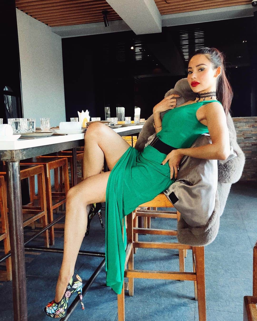 April Imanさんのインスタグラム写真 - (April ImanInstagram)「👗💚🍀 . . . . #apriliman #badassgirls #babesofinstagram #beautymodel #selfconfidence #beautifulgirls #bodymotivation #asianmodel #bodyconfidence #asiangirls #asianbeauty #classywomen #fashioninsta #fashioninspo #fashiongram #bodypositive #confidentlybeautiful #bodyfitness #beautyqueen #beautymakeup #beautyinfluencer #longdress #hairfashion #highheels」4月19日 2時10分 - april_iman