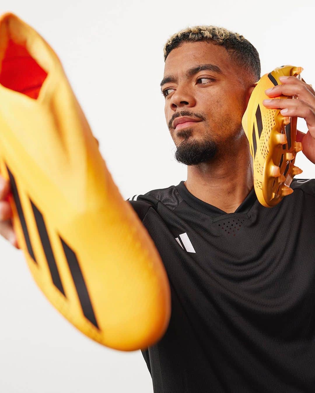 ベンジャミン・ヘンリックスのインスタグラム：「New colors 💥⚡️   @adidas_de #adidasFootball #createdwithadidas」