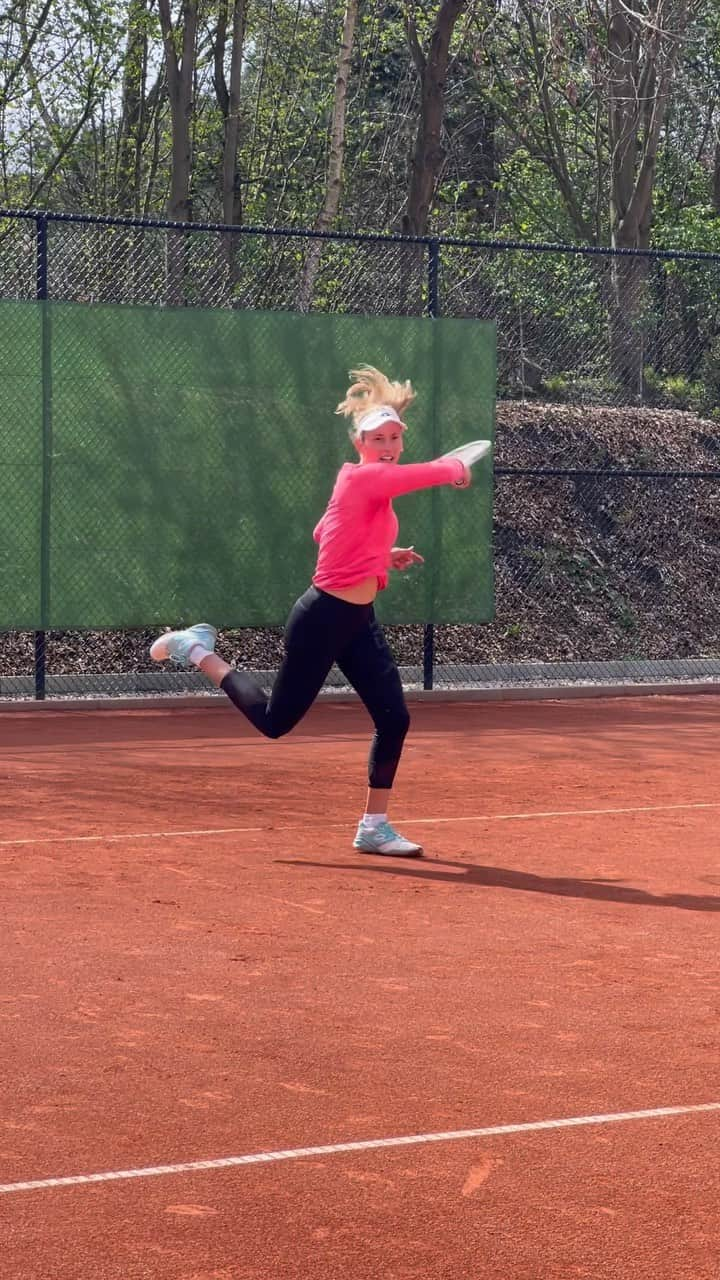 エリーゼ・メルテンスのインスタグラム：「Preparing for the WTA-tournament Mutua Madrid Open next week 💪  #tennis #tennisplayer #madrid #mutuamadridopen #clay #claycourt #clayseason #forehand #winners #forehandwinners #tournament #tennistournament #wta #wtatennis #wtatournament #wtatennisplayer #elisemertens #hasselt #tennisacademy」