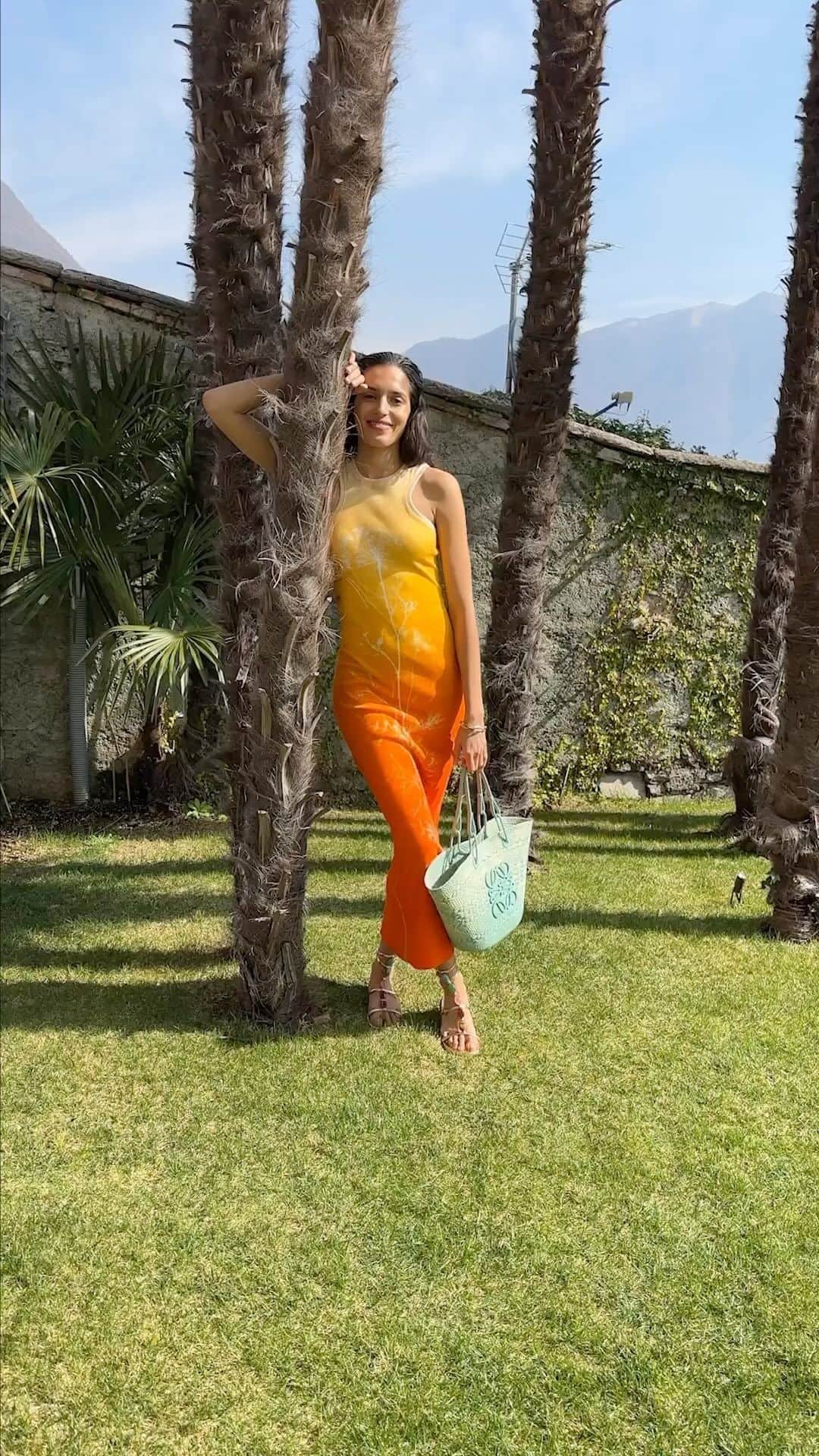 Harrodsのインスタグラム：「Pre-launching exclusively at #Harrods today, the latest #LOEWEpaulas collection signals the unofficial start of summer with all-new ready-to-wear, basket bags, sunglasses and more in the collab’s signature islander aesthetic 🏝️  Be first to shop the #Loewe Paula’s Ibiza collection in the Exhibition Windows on the Ground Floor now.  Location: @passalacqualakecomo @abercrombiekent  #HarrodsFashion」