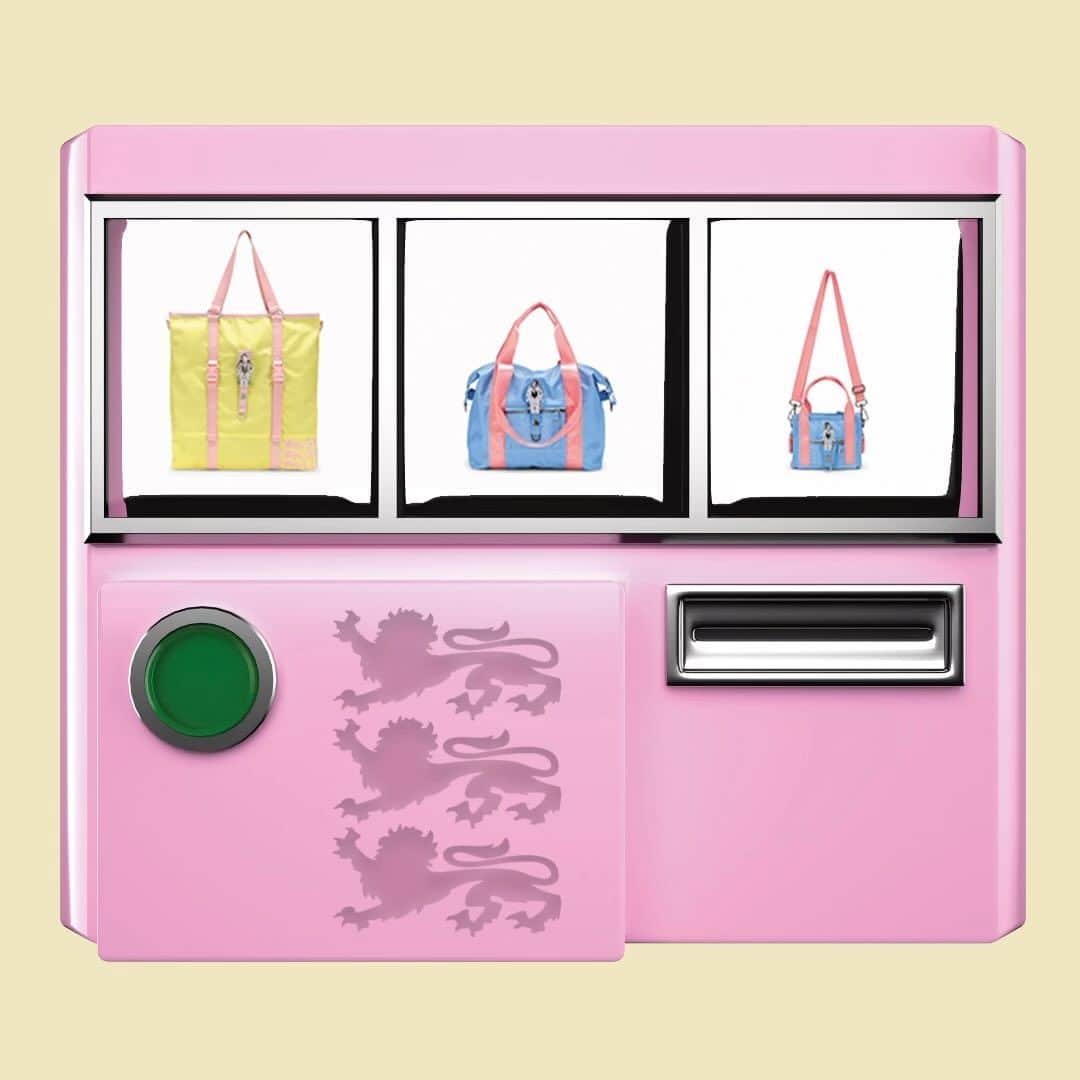 ジョージジーナ&ルーシーのインスタグラム：「THE WINNER GETS THE BAG!   #georgeginalucy #ggl #colorisbag」