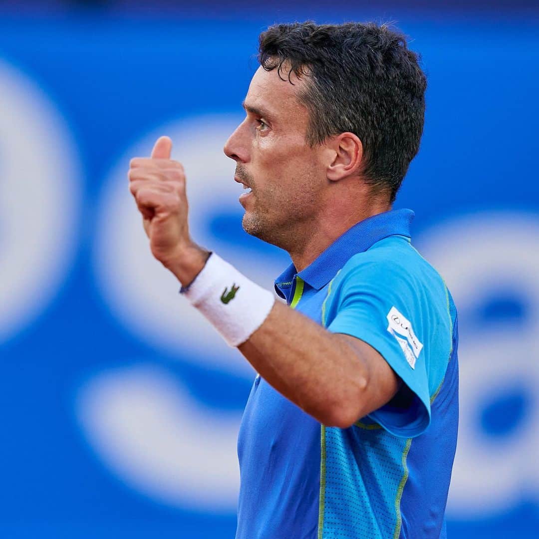 ロベルト・バウティスタ・アグートのインスタグラム：「¡Qué gran partido nos espera! 🔝  @robertobautistaagut se queda el derbi ante Zapata por 6-2, 6-2 y en 3R le espera Carlos Alcaraz 🔥  #BCNOpenBS」