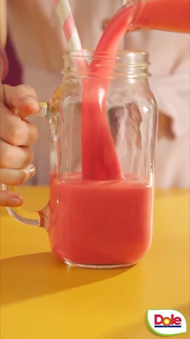 Dole Packaged Foods（ドール）のインスタグラム：「Step up your boring smoothie game with Dole Crafted Smoothie Blends! Sensational flavor with tropical dragon fruit!」